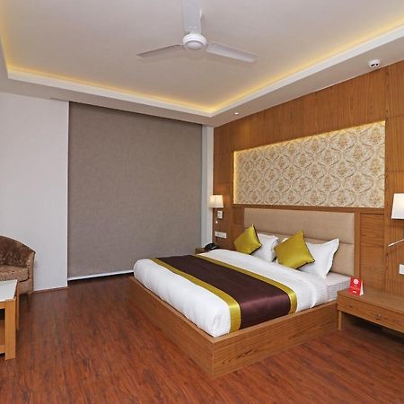Capital O Hotel Star Inn Near Chhatarpur Metro Station New Delhi Ngoại thất bức ảnh