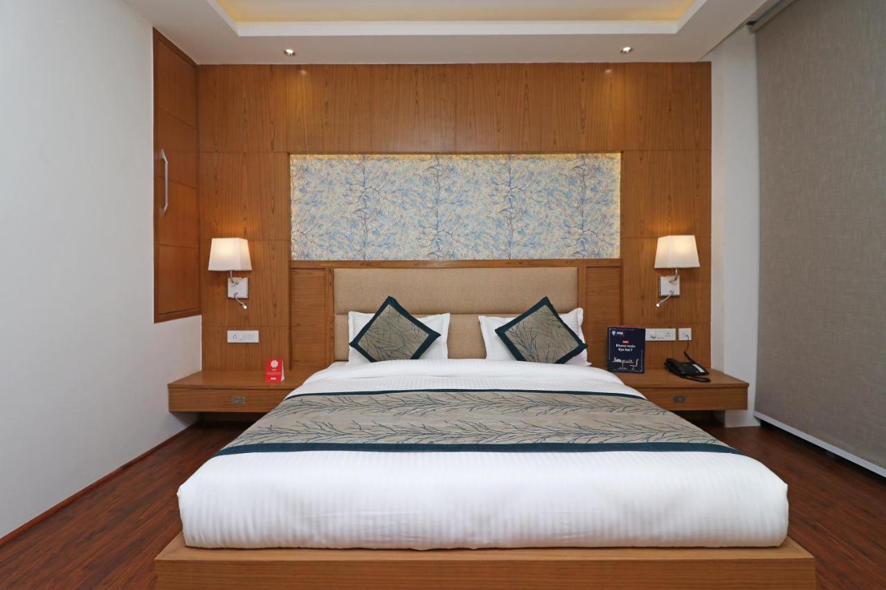 Capital O Hotel Star Inn Near Chhatarpur Metro Station New Delhi Ngoại thất bức ảnh