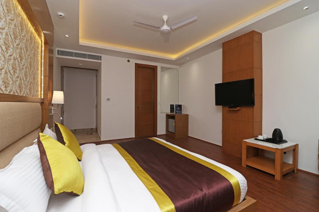 Capital O Hotel Star Inn Near Chhatarpur Metro Station New Delhi Ngoại thất bức ảnh