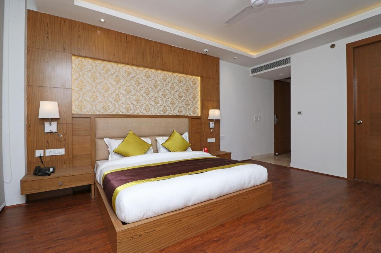 Capital O Hotel Star Inn Near Chhatarpur Metro Station New Delhi Ngoại thất bức ảnh