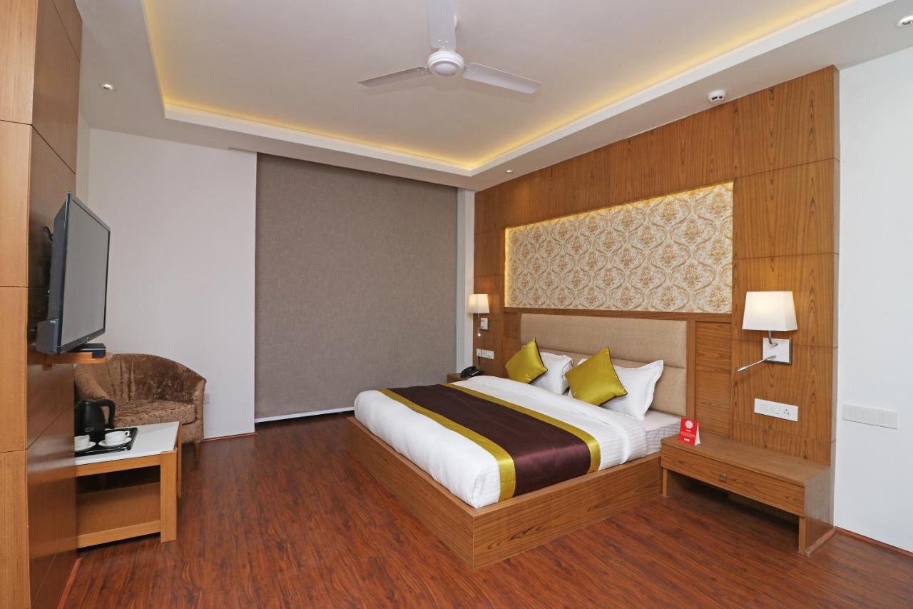Capital O Hotel Star Inn Near Chhatarpur Metro Station New Delhi Ngoại thất bức ảnh